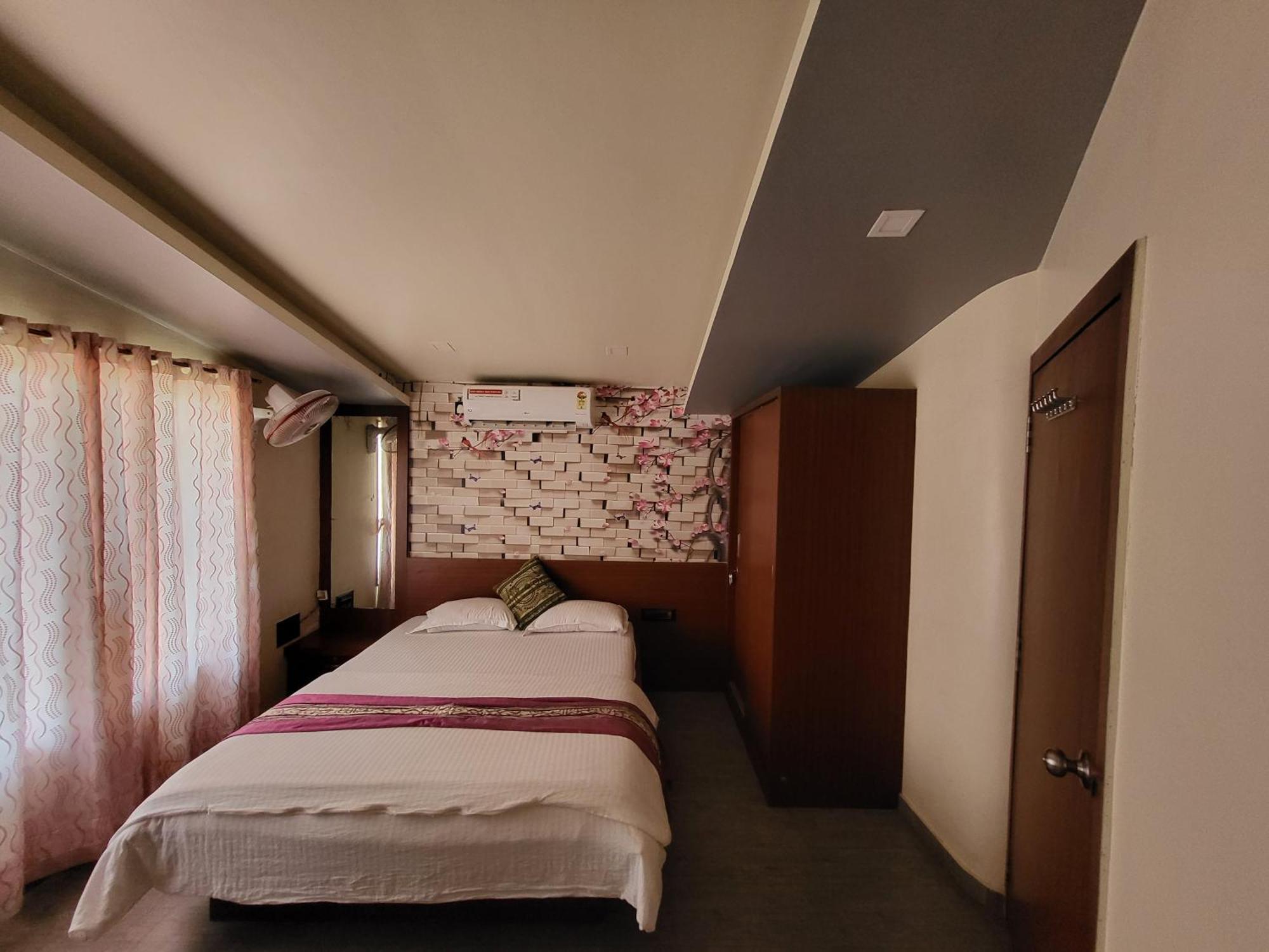 Paras Holiday Home Сатара Экстерьер фото