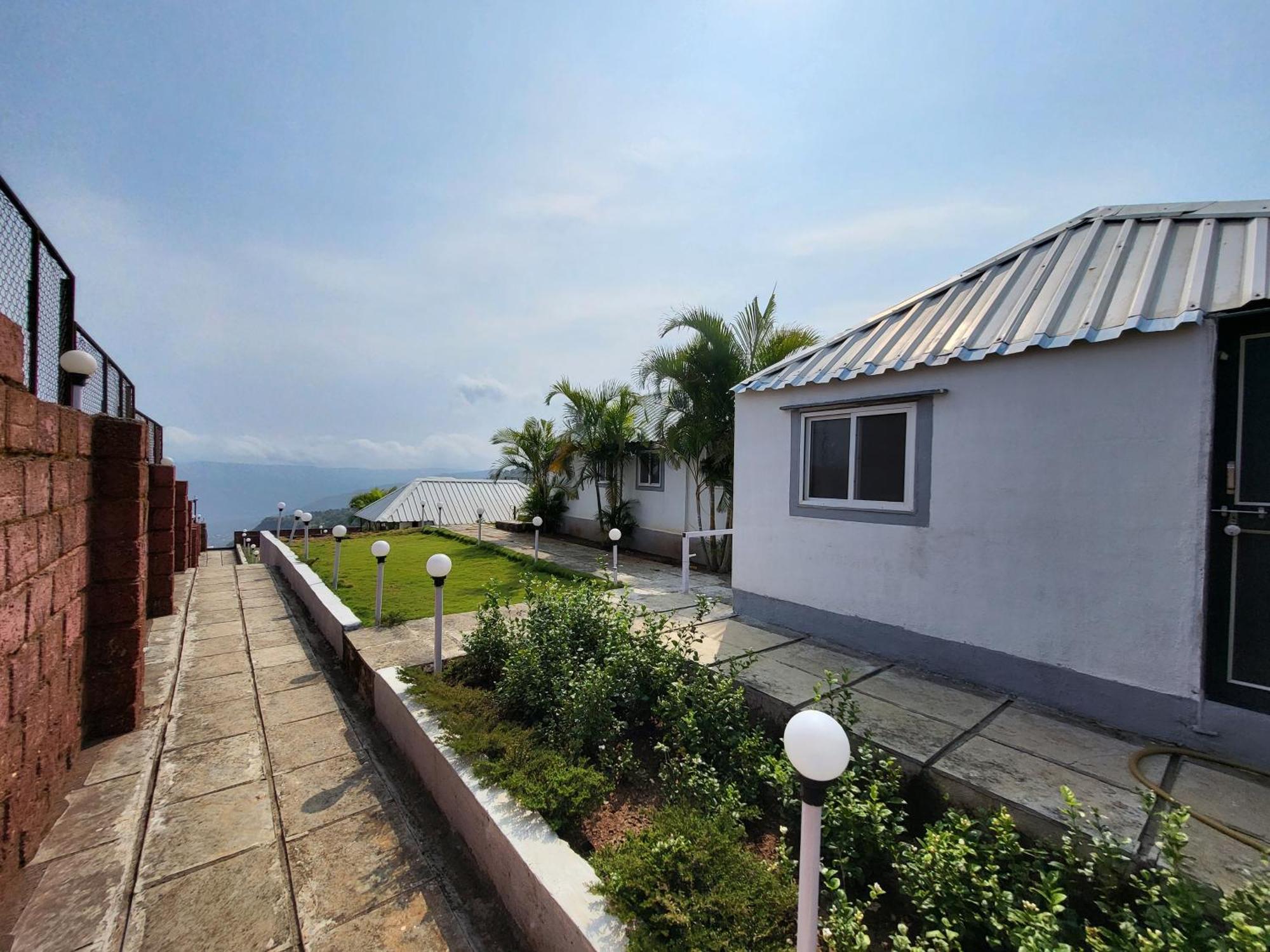 Paras Holiday Home Сатара Экстерьер фото